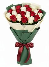 Букет Микс из красных и белых роз в Мельчевке