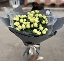 Букет Белые кустовые розы Солинеро в Мельчевке