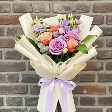 Букет цветов из:  Лизиантусы и Розы в Мельчевке