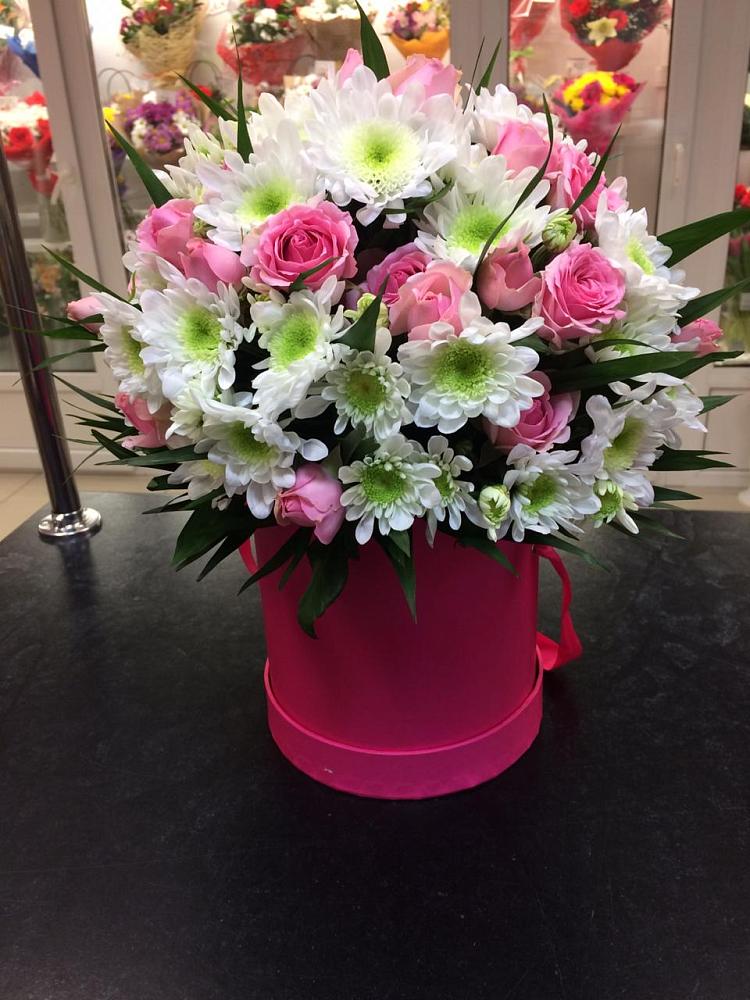 Цветочная композиция из Розы и Хризантемы в шляпной коробке в Мельчевке