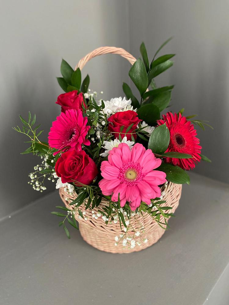 Цветочная композиция из Розы, Хризантемы и Герберы в корзине в Мельчевке