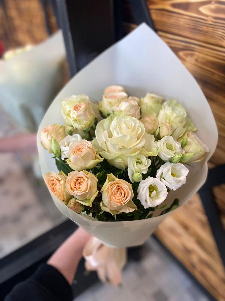 Букет цветов из: Розы и Лизиантусы в Мельчевке